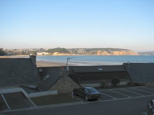 Crozon - T2 � Morgat (n�12) - Vue sur la baie de Douarnenez depuis le balcon