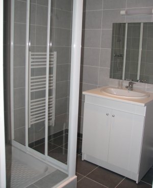 Crozon - T3 � Morgat (n�13) - Salle d'eau avec douche