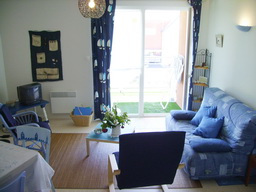 Crozon - T2 -Terrasses du Portzic - le salon, avec acc�s au balcon