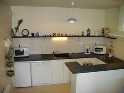 Crozon - T2 -Terrasses du Portzic - La cuisine, am�nag�e, �quip�e